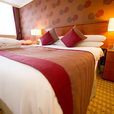 Hotel Crown & Mitre