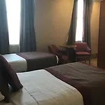 Hotel Crown & Mitre