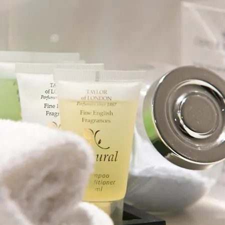 Otel Crown & Mitre 3*