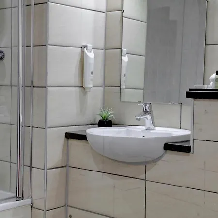 Crown & Mitre Hotel 3*