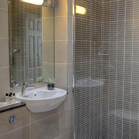 Crown & Mitre Hotel 3*