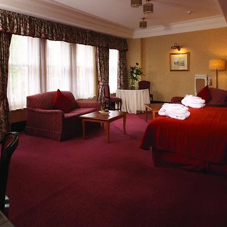 Crown & Mitre Hotel
