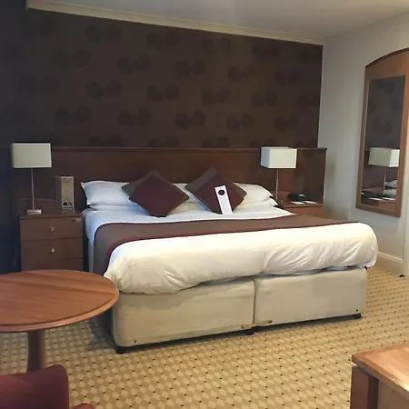 Crown & Mitre Hotel