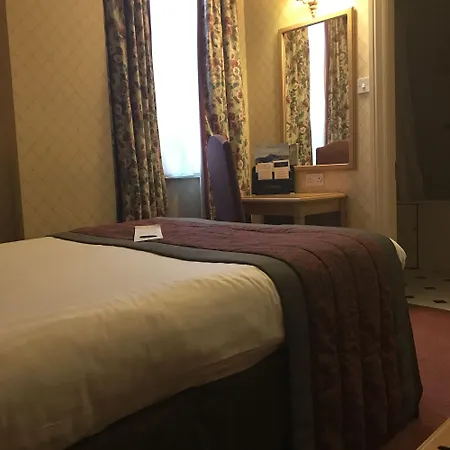 Hotel Crown & Mitre 3*