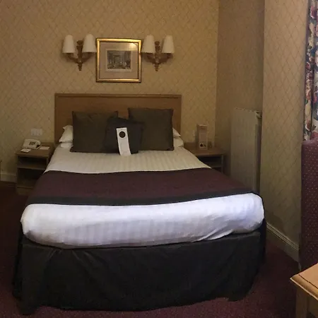 Hotel Crown & Mitre 3*