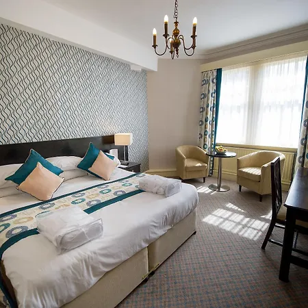 Crown & Mitre Hotel