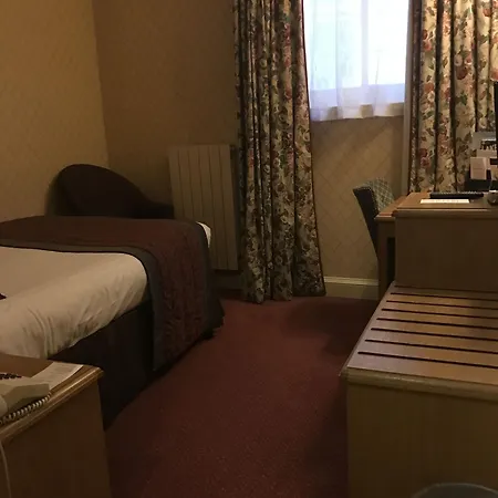 Hotel Crown & Mitre