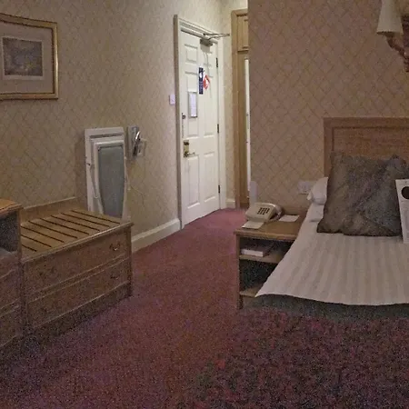 Crown & Mitre Hotel