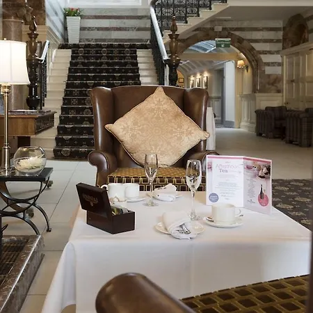 Crown & Mitre Hotel 3*