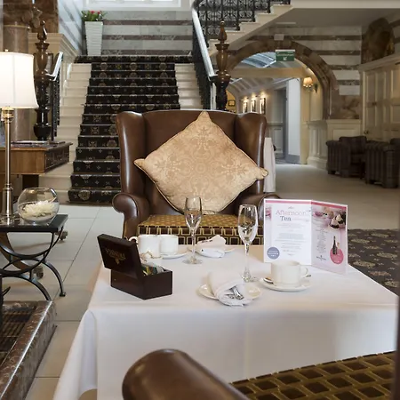 Hotel Crown & Mitre 3*