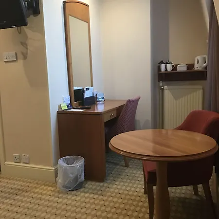 Otel Crown & Mitre 3*