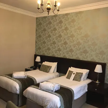 Crown & Mitre Otel 3*