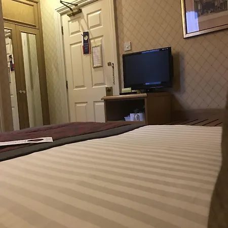 Hotel Crown & Mitre 3*