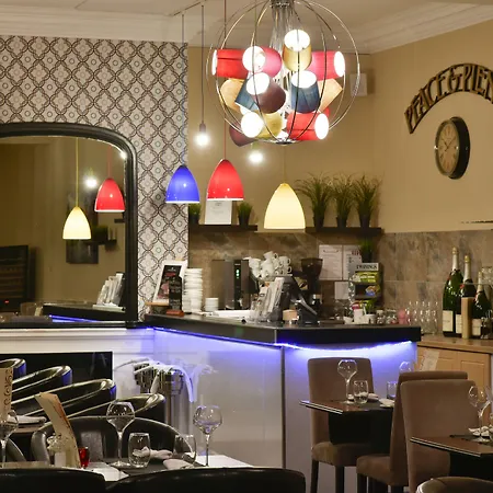 Crown & Mitre Hotel 3*