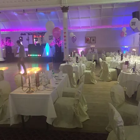 Crown & Mitre Otel 3*