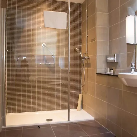 Otel Crown & Mitre 3*