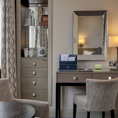 Crown & Mitre Otel 3*