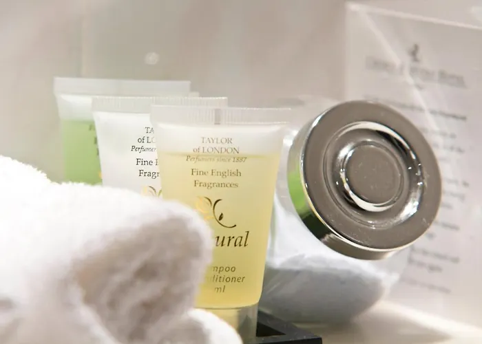 Hotel Crown & Mitre 3*