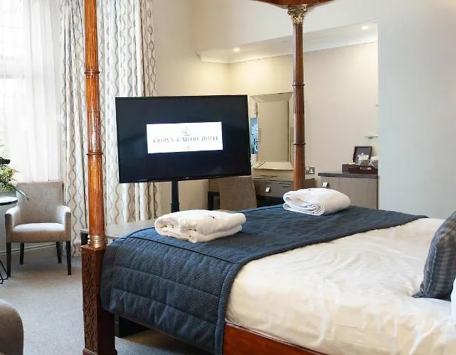 Hotel Crown & Mitre 3*