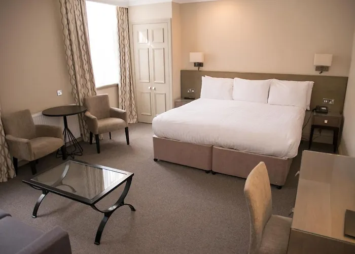 Hotel Crown & Mitre 3*