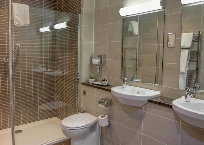 Hotel Crown & Mitre 3*