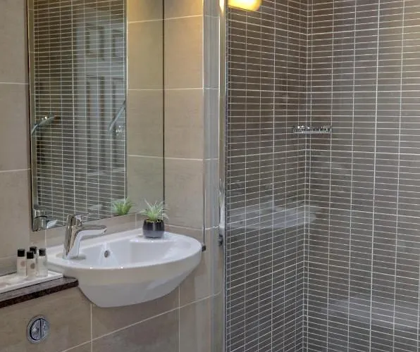 Crown & Mitre Hotel 3*