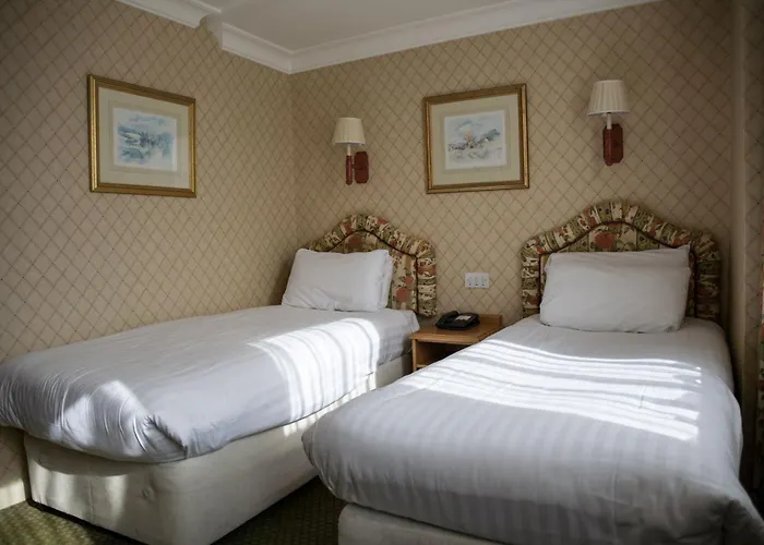 Crown & Mitre Hotel 3*