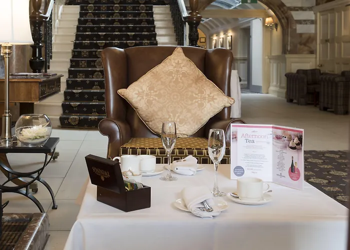 Hotel Crown & Mitre 3*