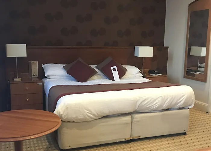 Crown & Mitre كارلايل