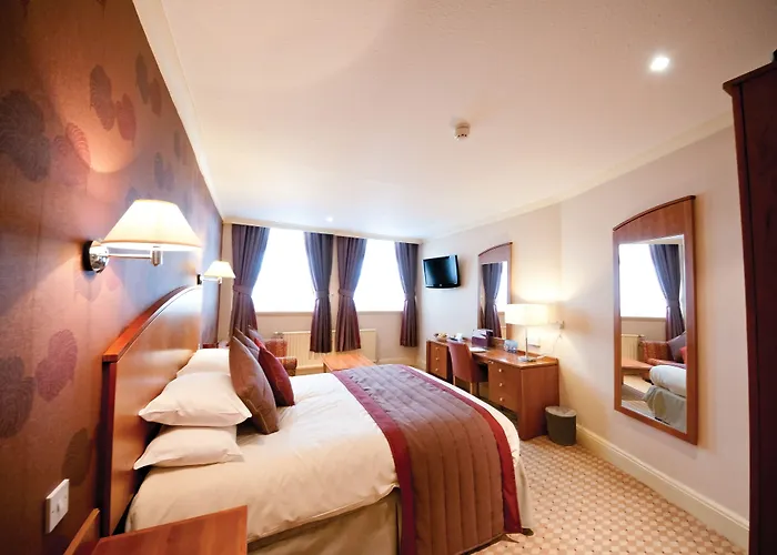 Hotel Crown & Mitre 3*