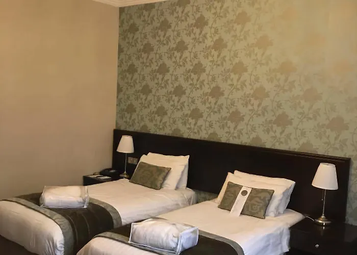 Crown & Mitre Hotel 3*