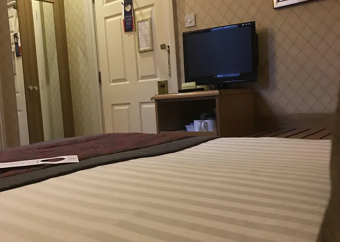 Hotel Crown & Mitre 3*