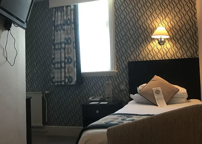 Crown & Mitre كارلايل