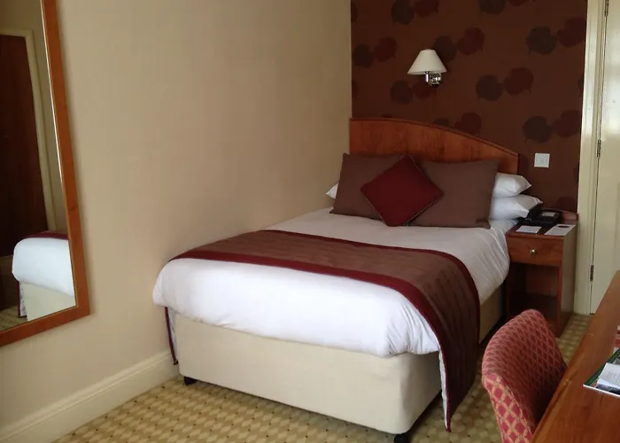 Crown & Mitre Hotel 3*