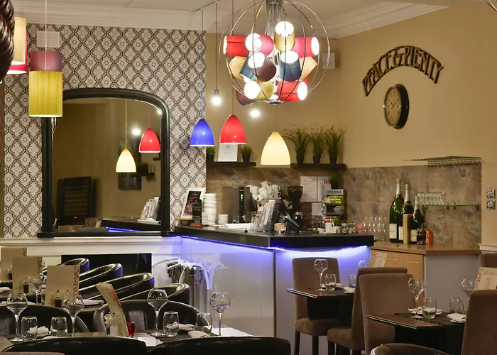 Crown & Mitre فندق 3*