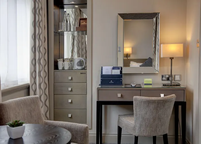 Crown & Mitre Hotel 3*