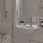 Hotel Crown & Mitre 3*