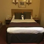 Crown & Mitre Hotel
