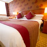 Hotel Crown & Mitre